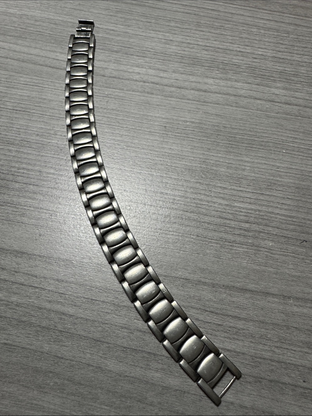 Magnetic Link Bracelet in Gunmetal Tone
